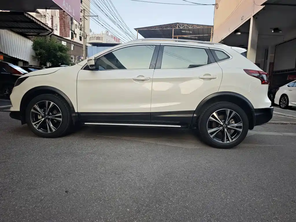 Nissan Qashqai — миниатюра 8
