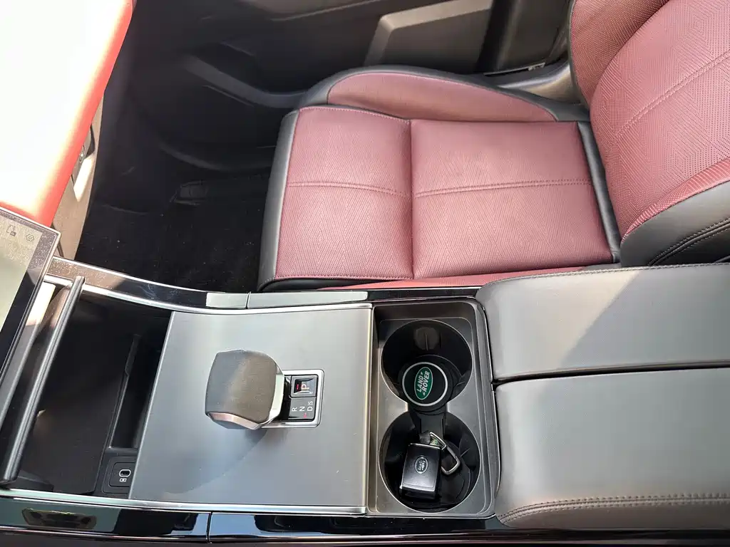 Land Rover Velar — миниатюра 17
