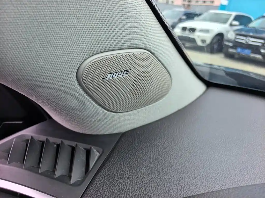 Cadillac SRX — миниатюра 14