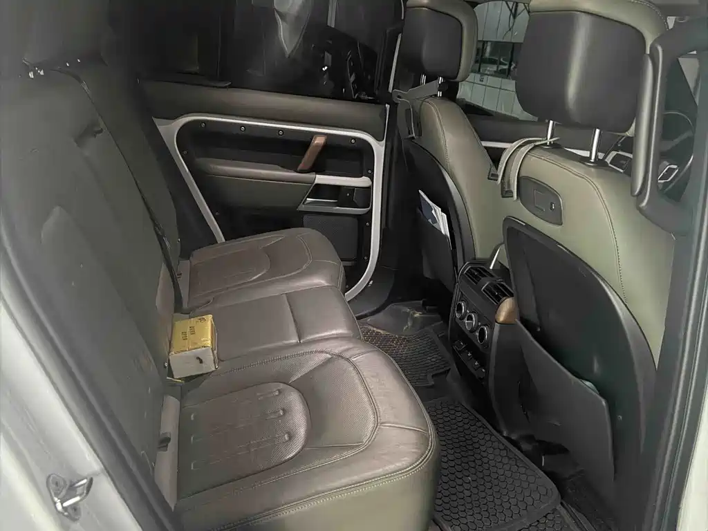 Land Rover Defender — миниатюра 10