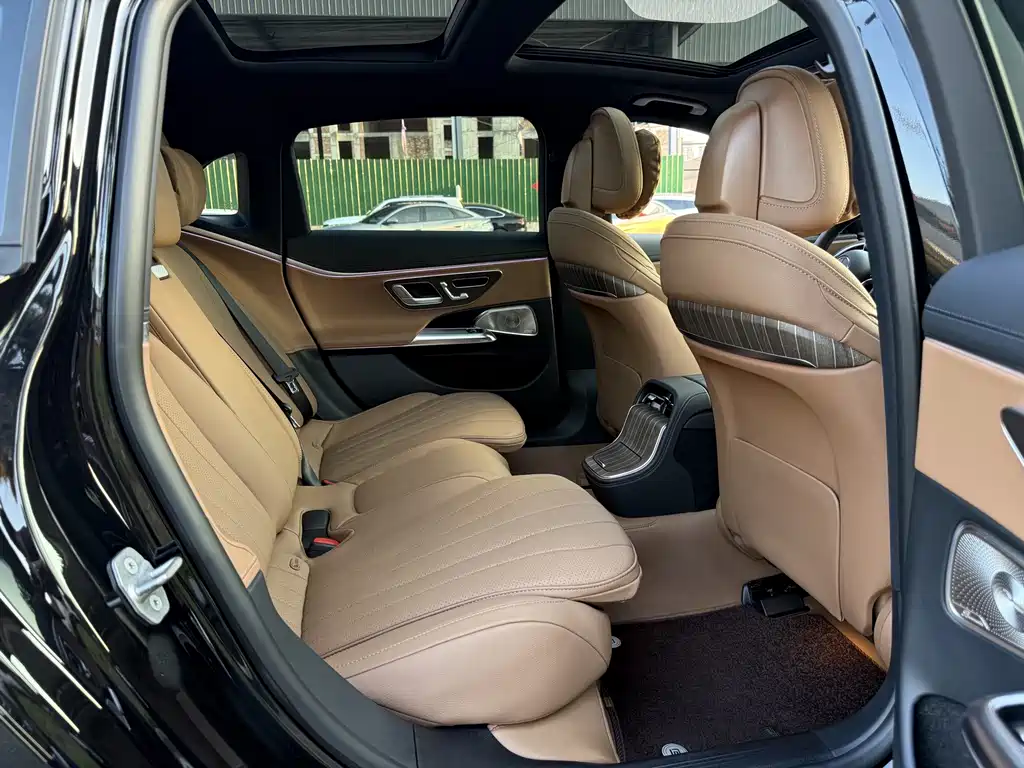 Mercedes-Benz E-Class — миниатюра 10