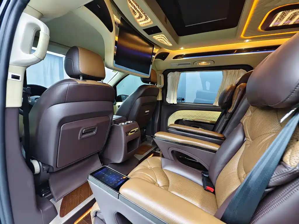 Mercedes-Benz Vito 2020 2.0T 7 мест
