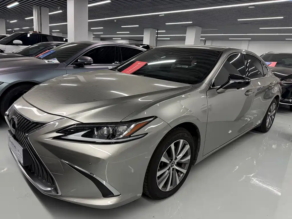 Lexus ES 2021