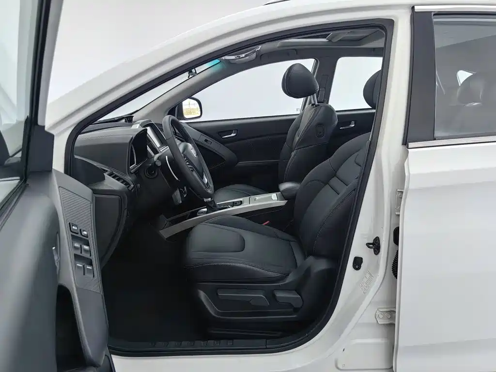 Luxgen U6 — миниатюра 10