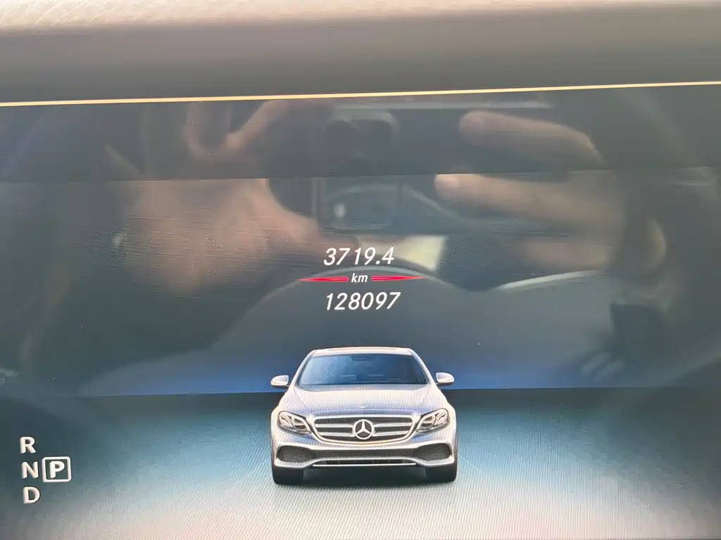 Mercedes-Benz E-Class — миниатюра 17