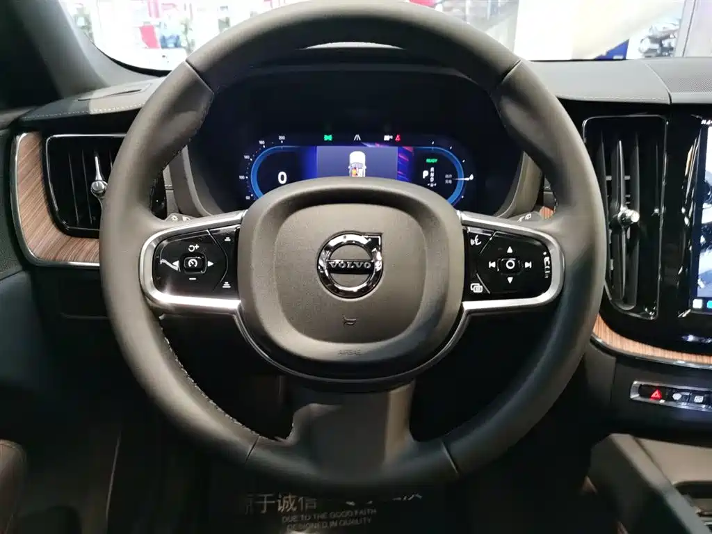 VOLVO XC60 PLUG IN HYBRID