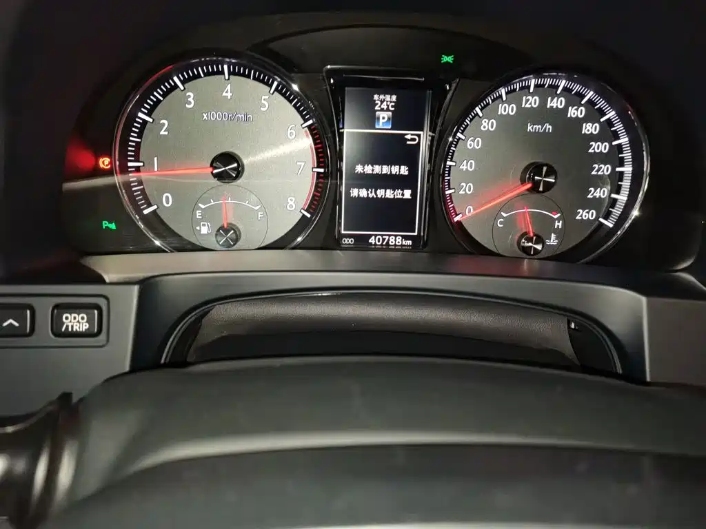 Toyota Crown — миниатюра 8