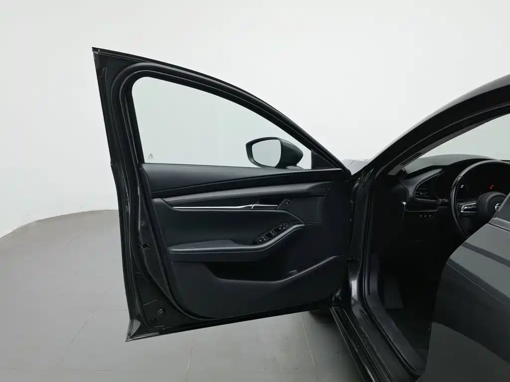 Mazda 3 Axela — миниатюра 8