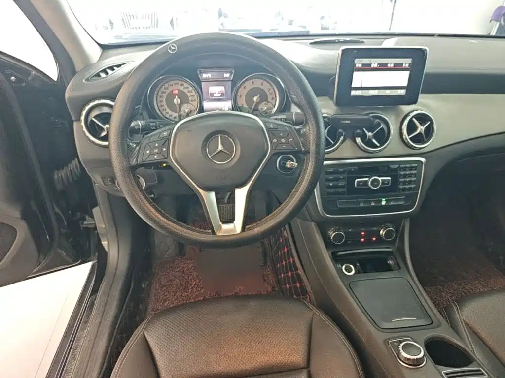 Mercedes-Benz GLA — миниатюра 11