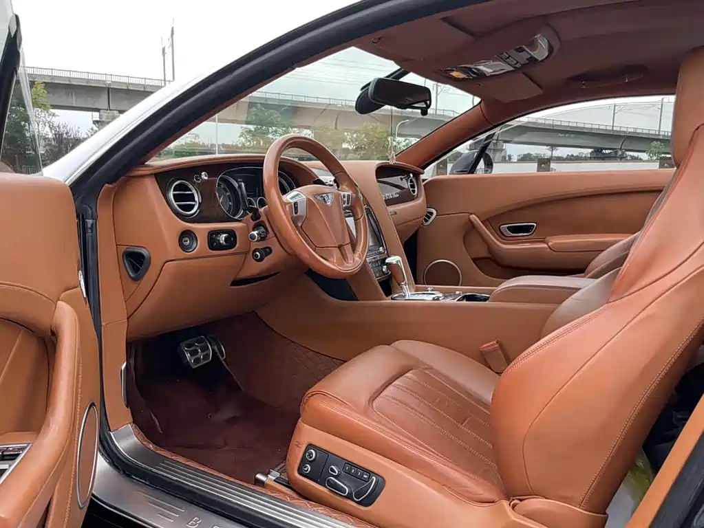 Bentley Continental 4.0T GT V8, фото 9