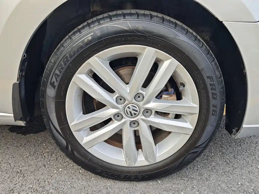 Volkswagen Jetta — миниатюра 21