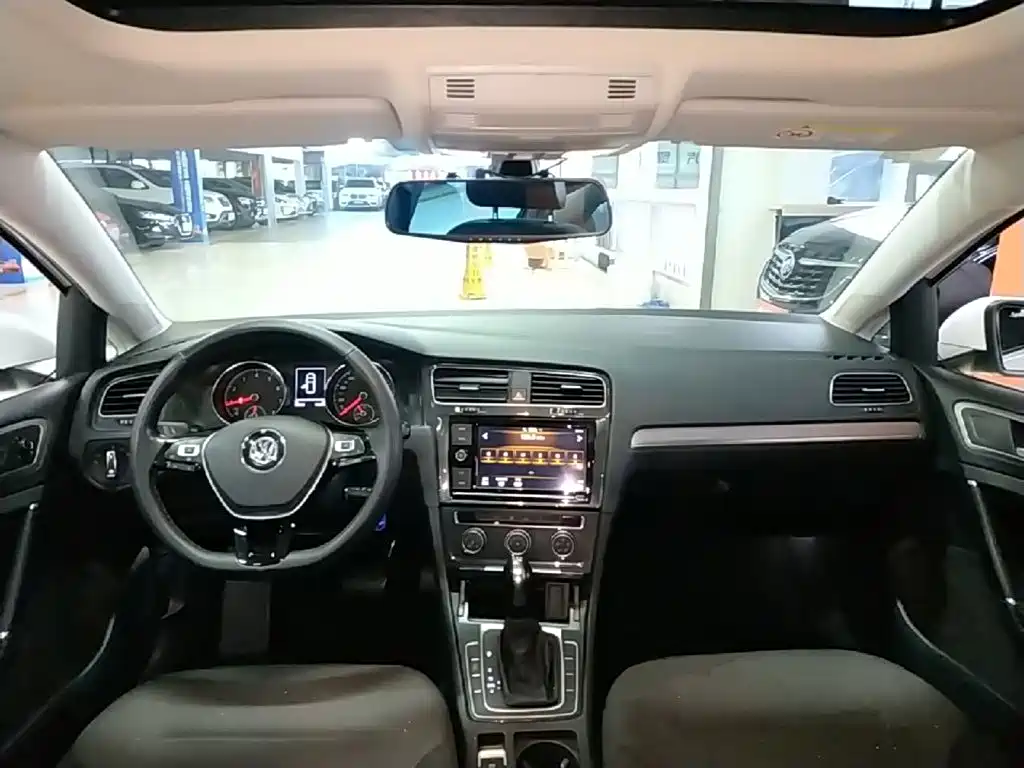 Volkswagen Golf — миниатюра 10