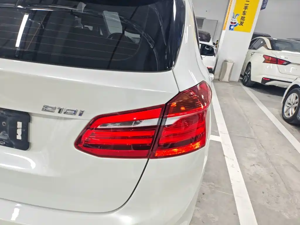 BMW 2 Series Active Tourer (Import) — миниатюра 8