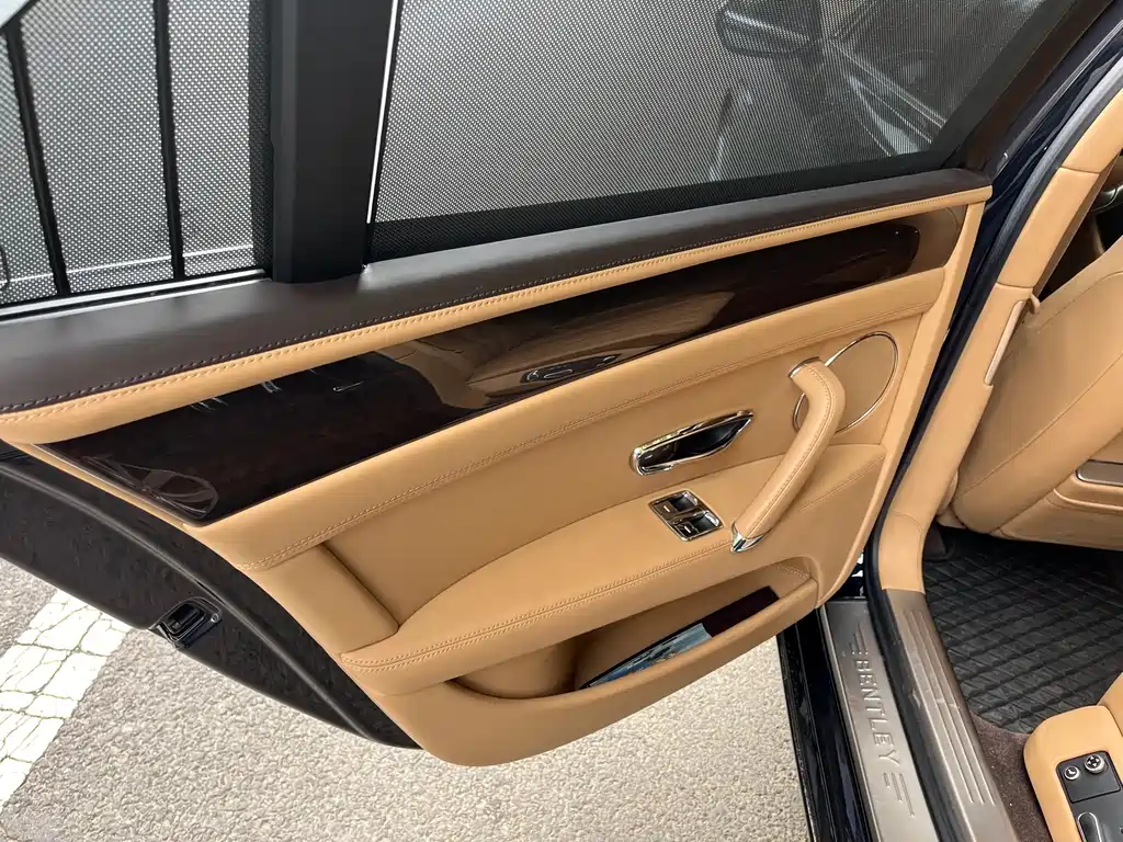 Bentley Flying Spur — миниатюра 11