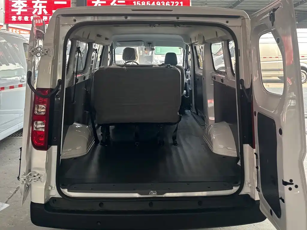 Wuling Yangguang — миниатюра 15