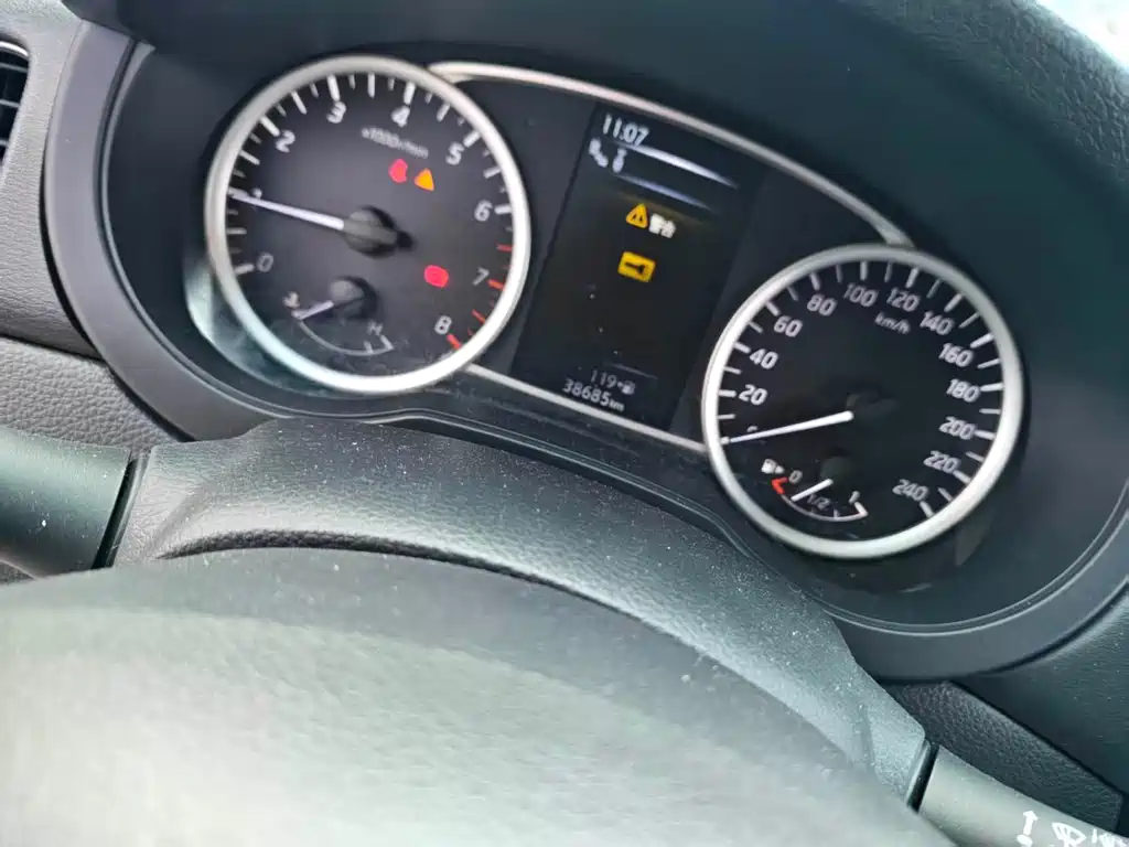 Nissan Tiida — миниатюра 6
