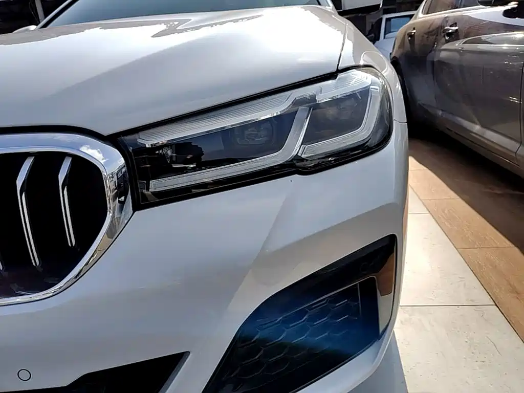 BMW 5 Series — миниатюра 24