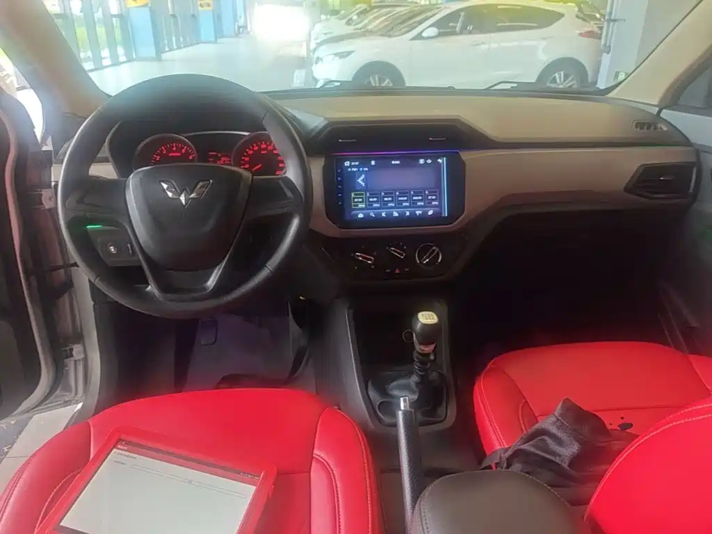 Wuling Hongguang — миниатюра 10