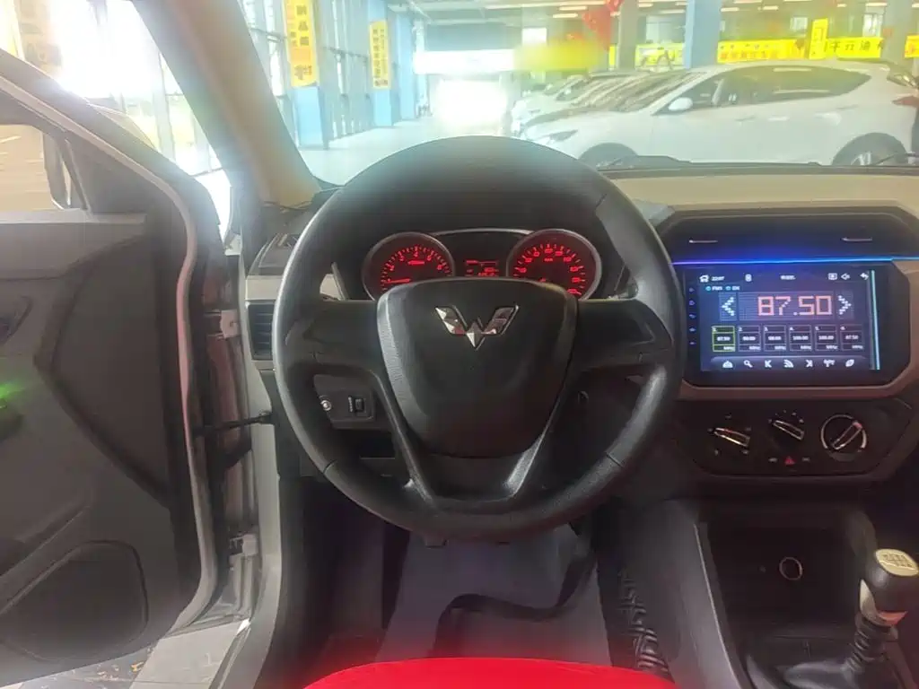 Wuling Hongguang — миниатюра 11