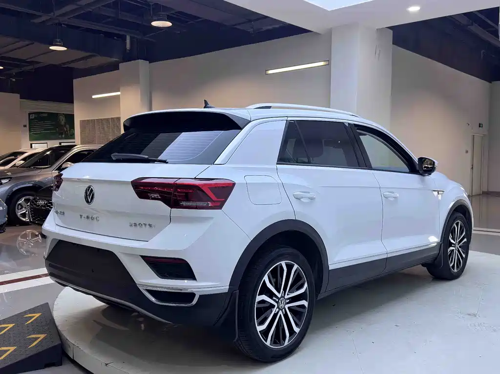 Volkswagen T-Roc 2022 280TSI DSG PLUS