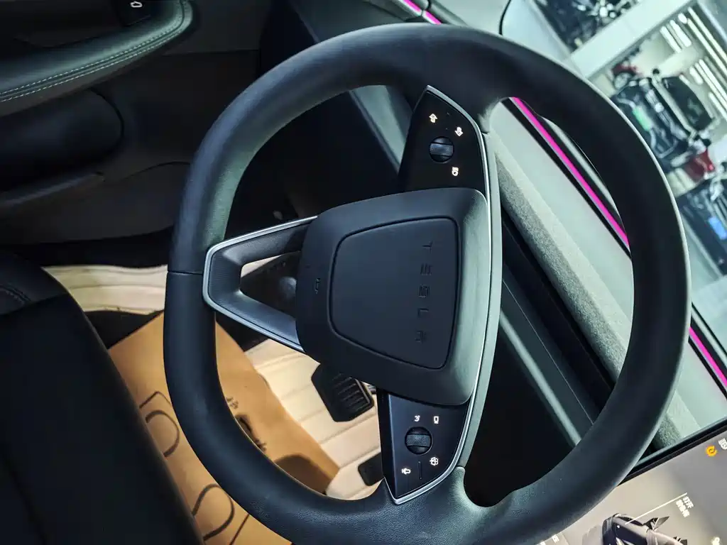 Tesla Model 3 — миниатюра 9