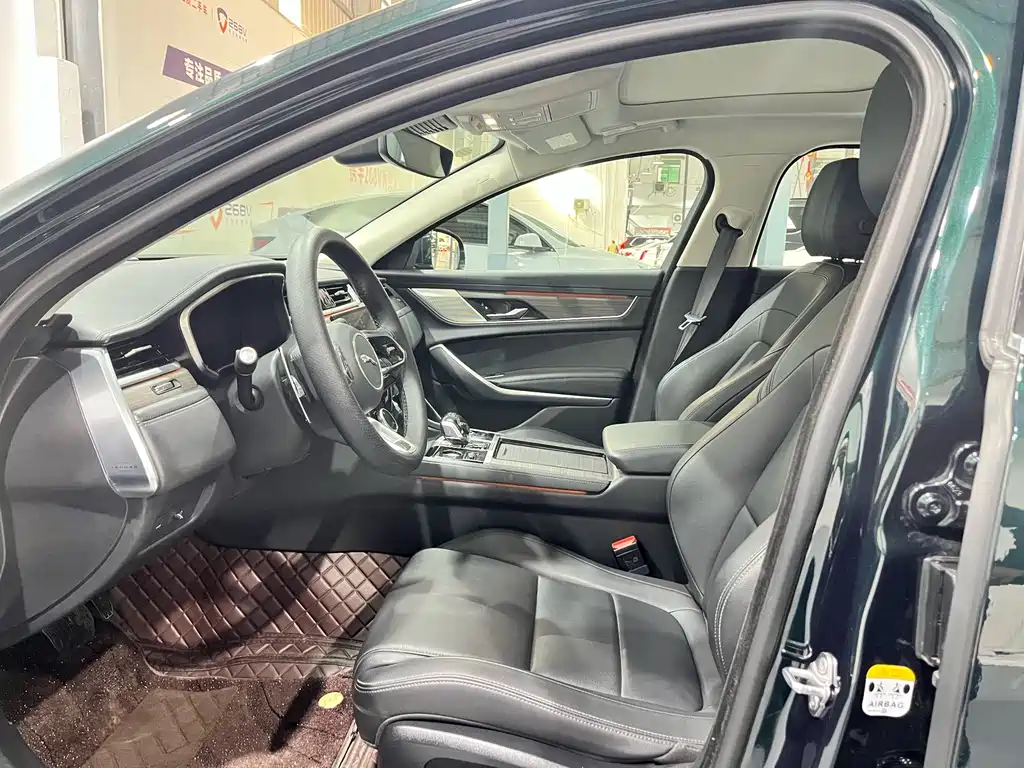 Jaguar XFL — миниатюра 4