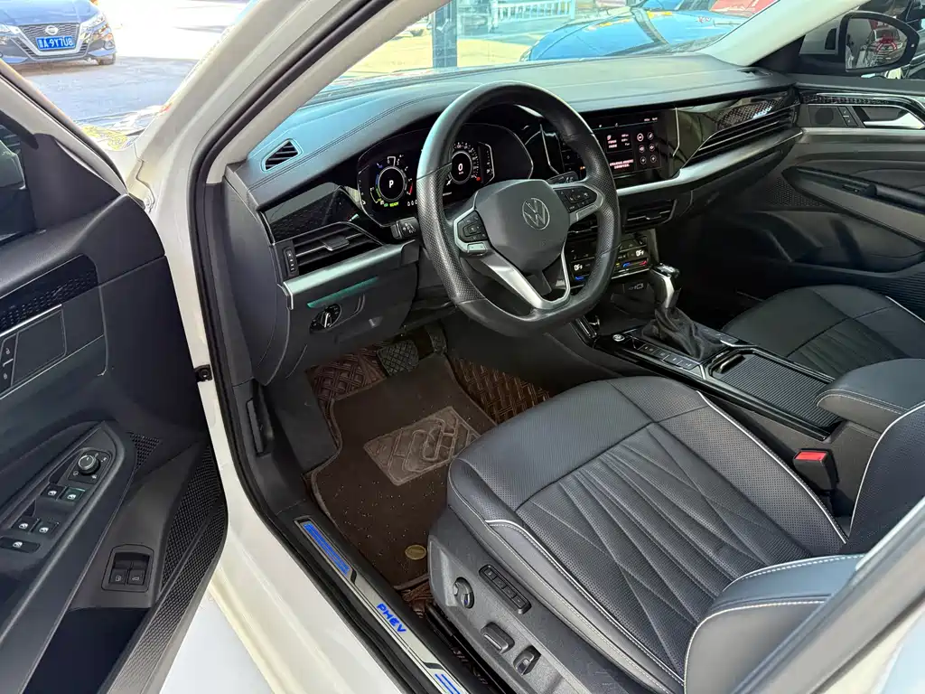 Volkswagen Passat PHEV — миниатюра 4