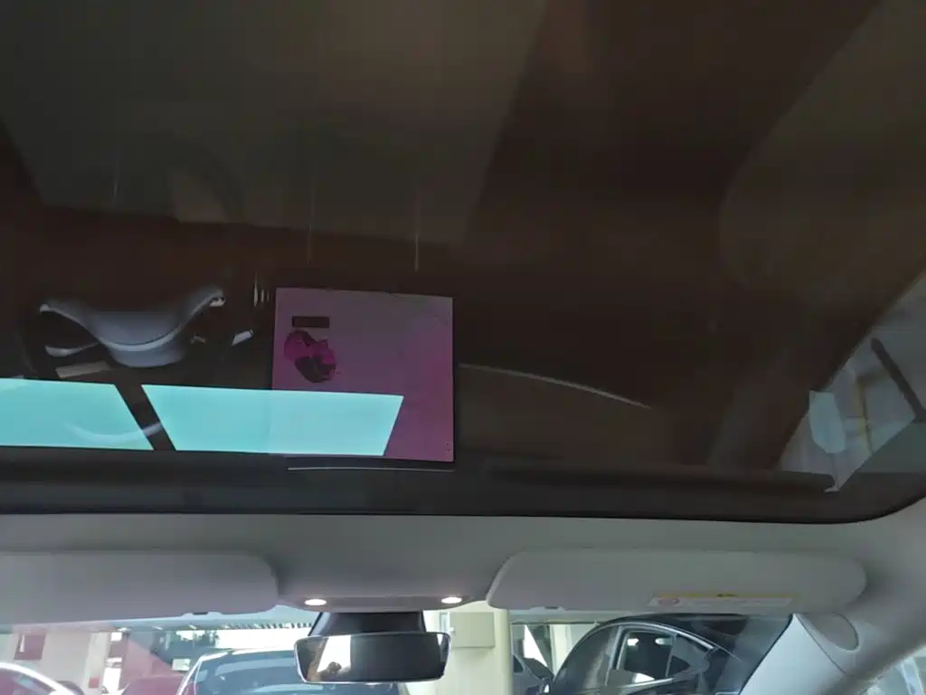 Tesla Model 3 — миниатюра 18