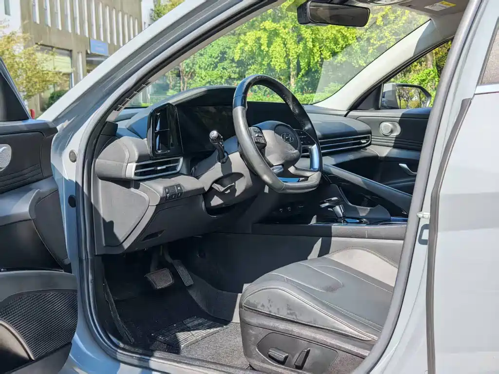 Hyundai Elantra — миниатюра 8