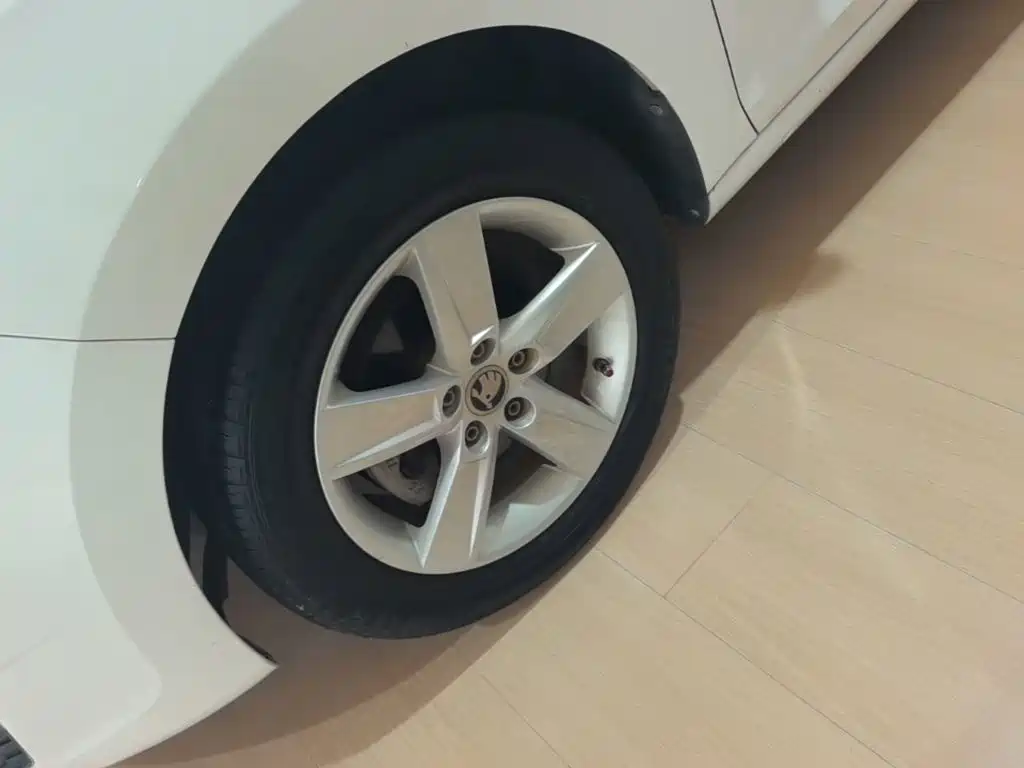 Skoda Rapid Spaceback — миниатюра 23