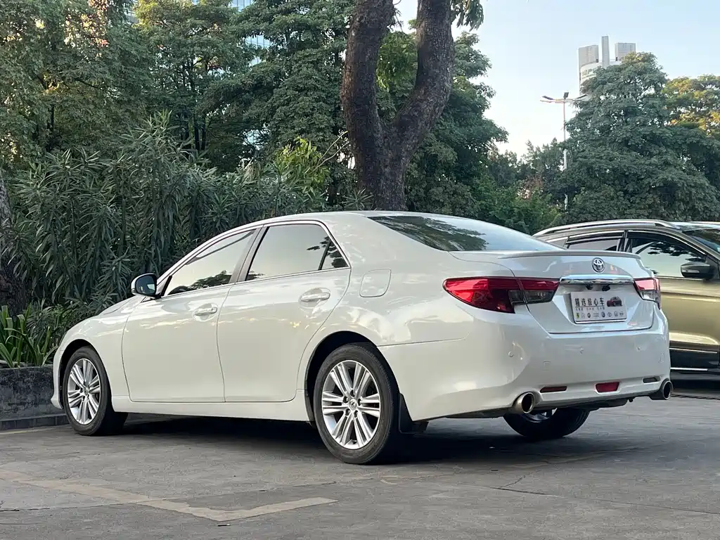 Toyota Reiz — миниатюра 7