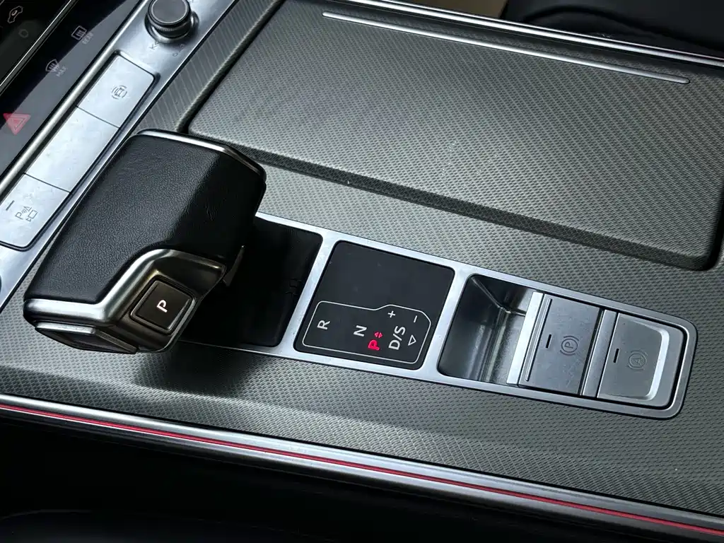 Audi A6L — миниатюра 12