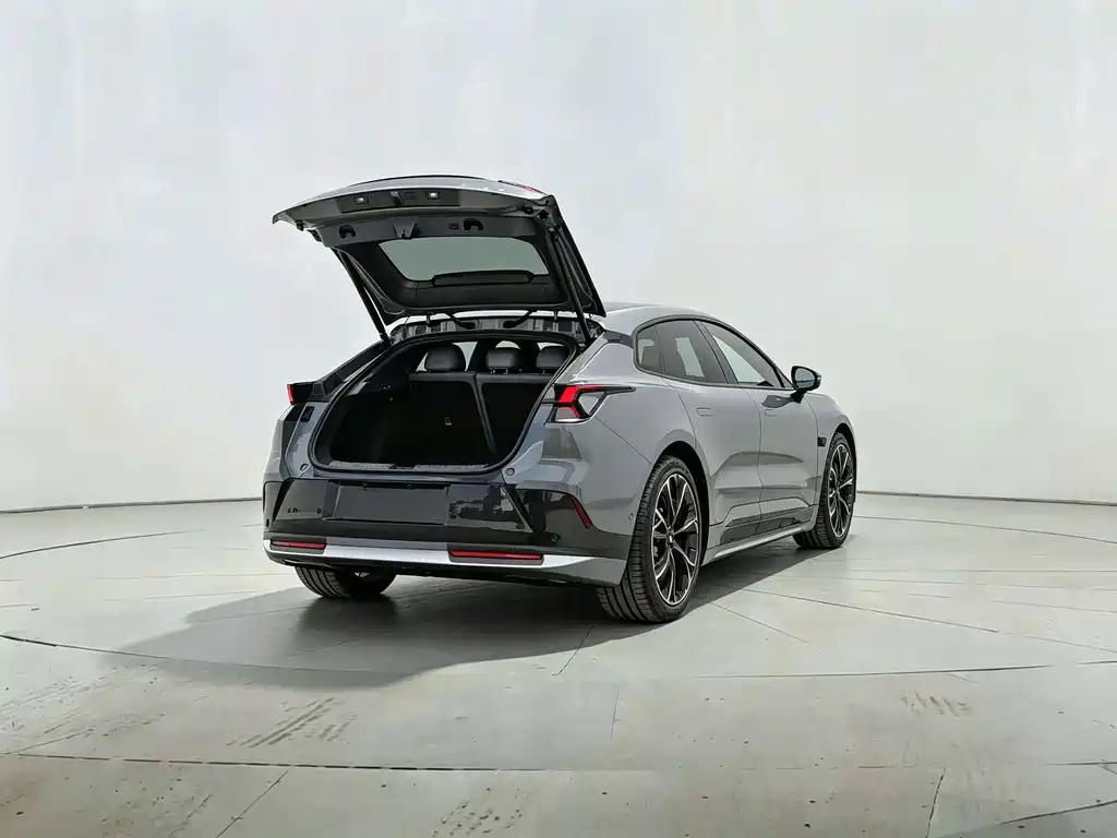 Lynk & Co 20 — миниатюра 8