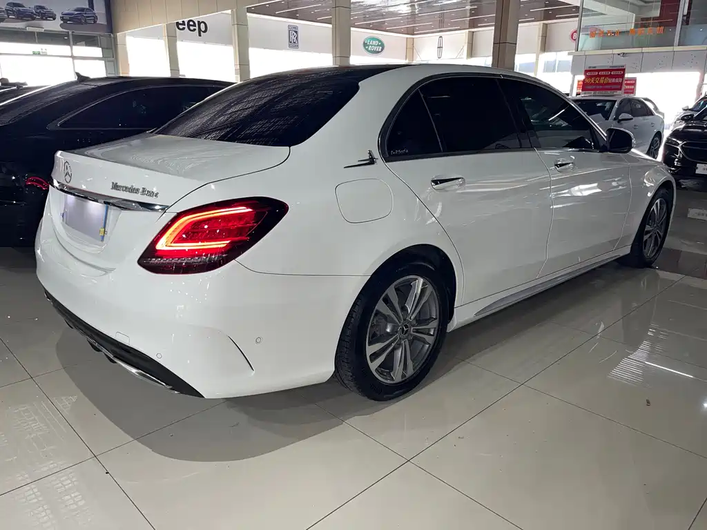 Mercedes-Benz C-Class — миниатюра 4
