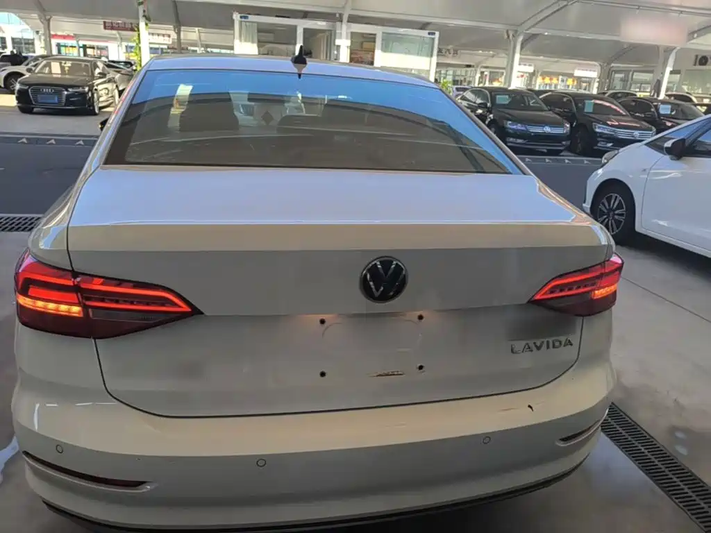 Volkswagen Lavida — миниатюра 6