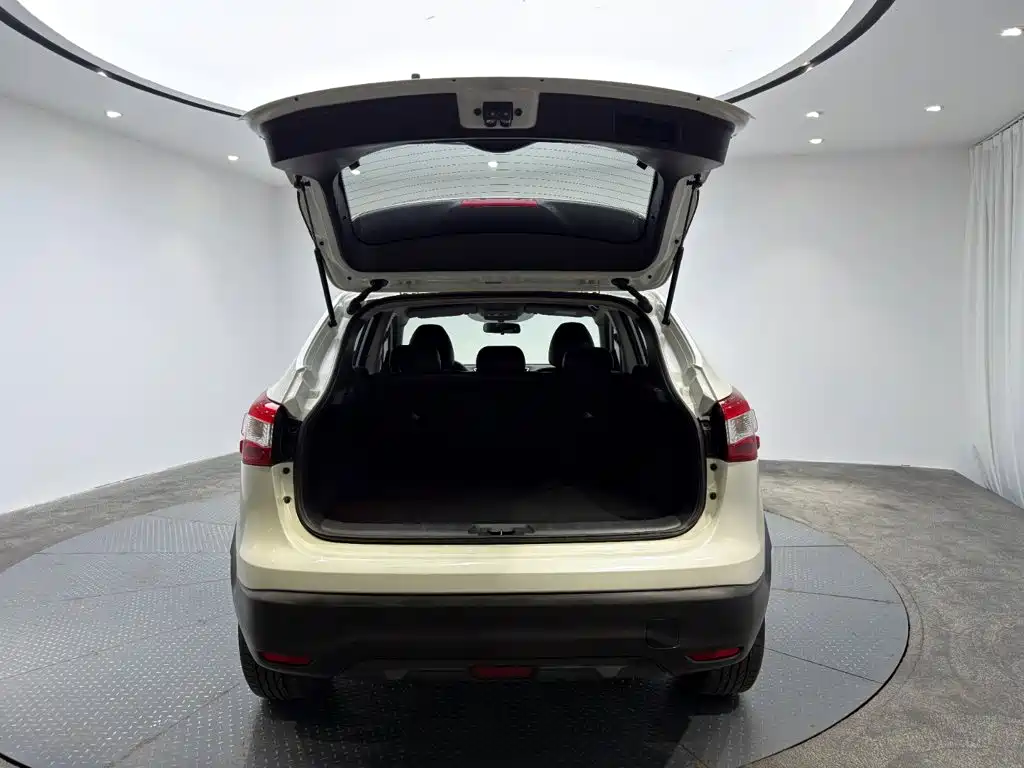 Nissan Qashqai — миниатюра 10