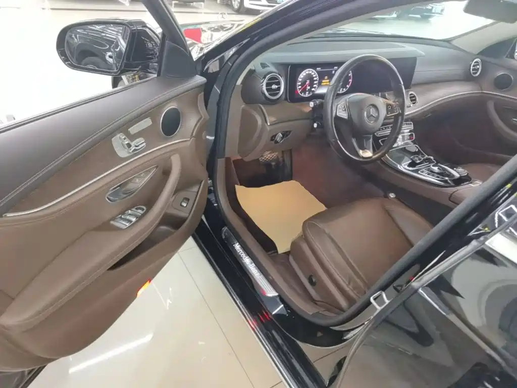 Mercedes-Benz E-Class — миниатюра 12
