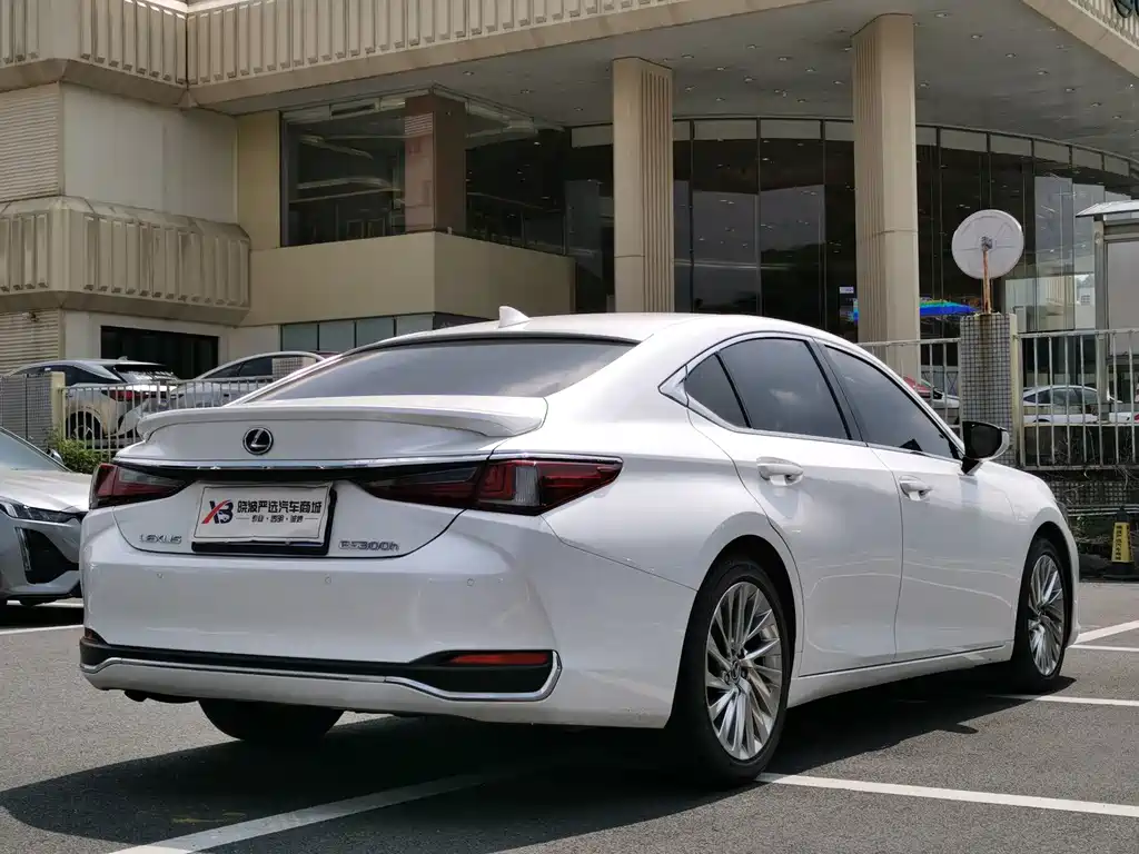 Lexus ES — миниатюра 4