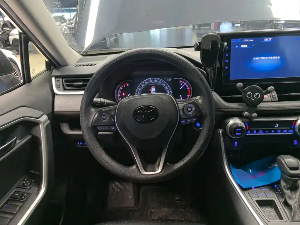 Toyota RAV4 — миниатюра 11