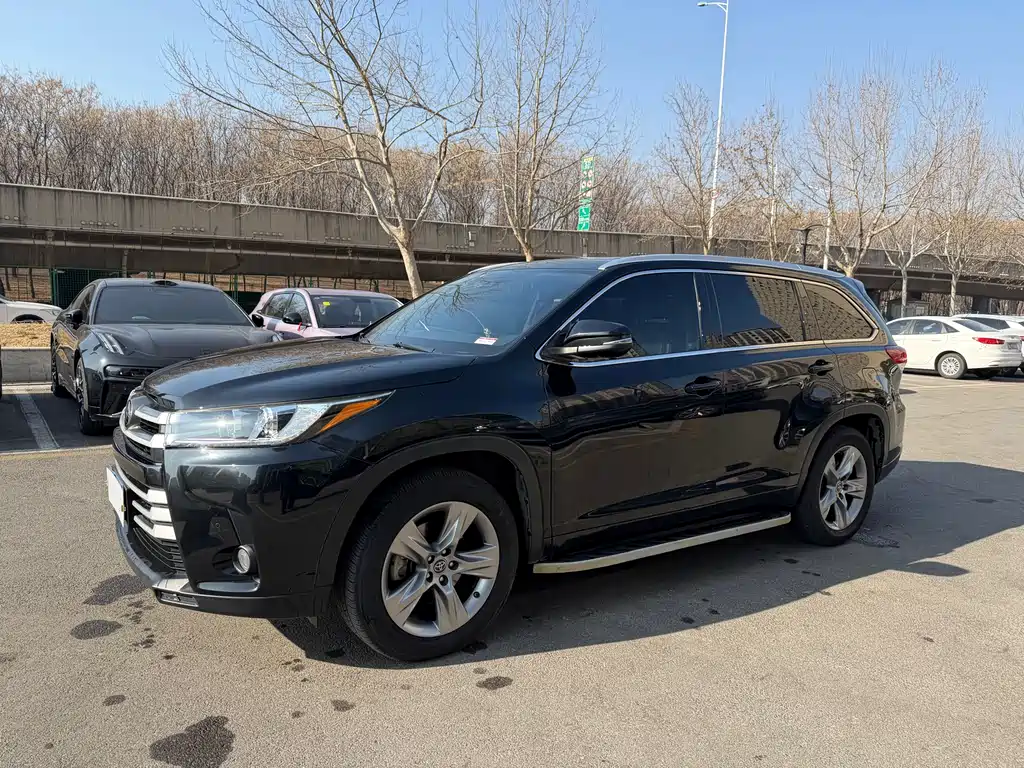 TOYOTA HIGHLANDER