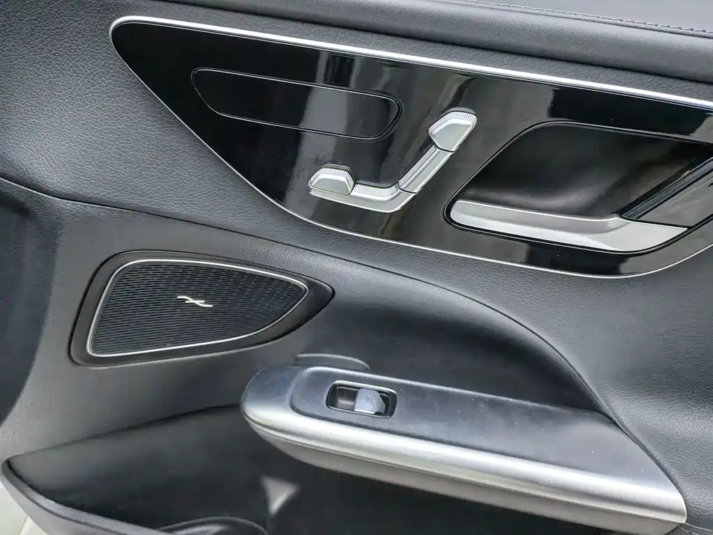 Mercedes-Benz C-Class — миниатюра 9
