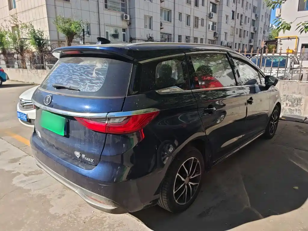 BYD MAX — миниатюра 7