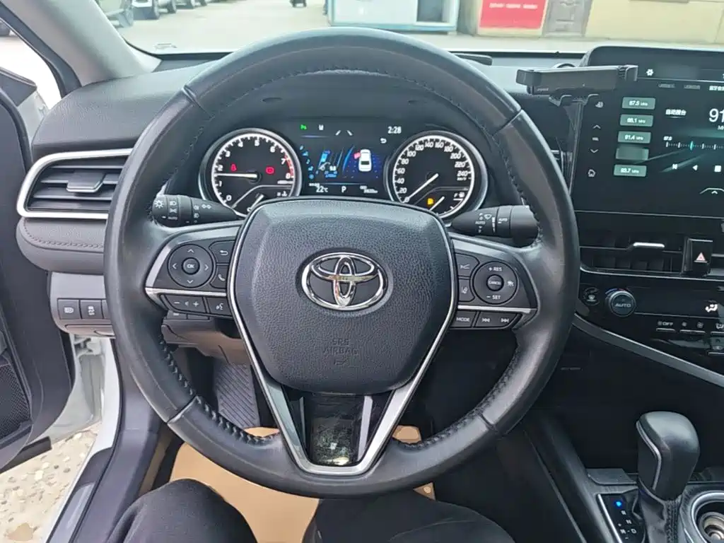 Toyota Camry — миниатюра 11