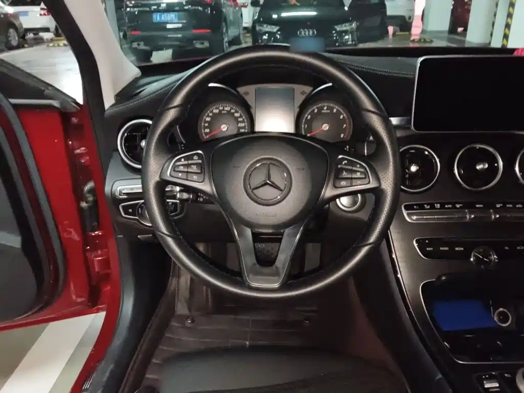 Mercedes-Benz C-Class — миниатюра 6