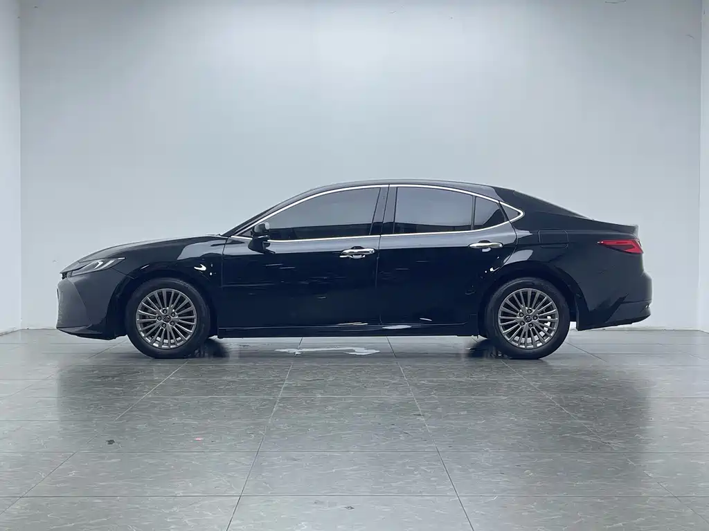 Toyota Camry — миниатюра 8