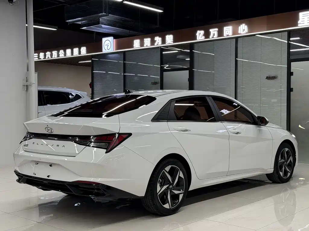 Hyundai Elantra — миниатюра 19