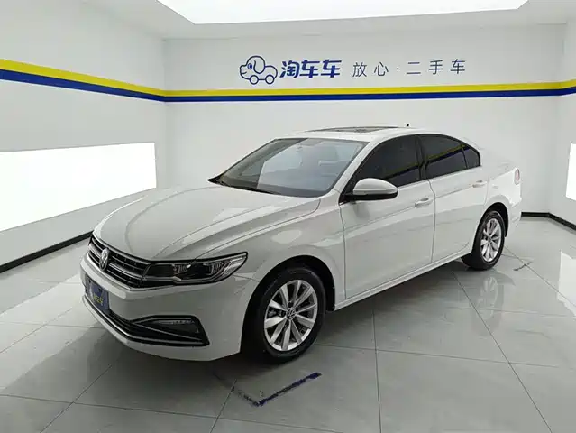 VOLKSWAGEN BORA 2022