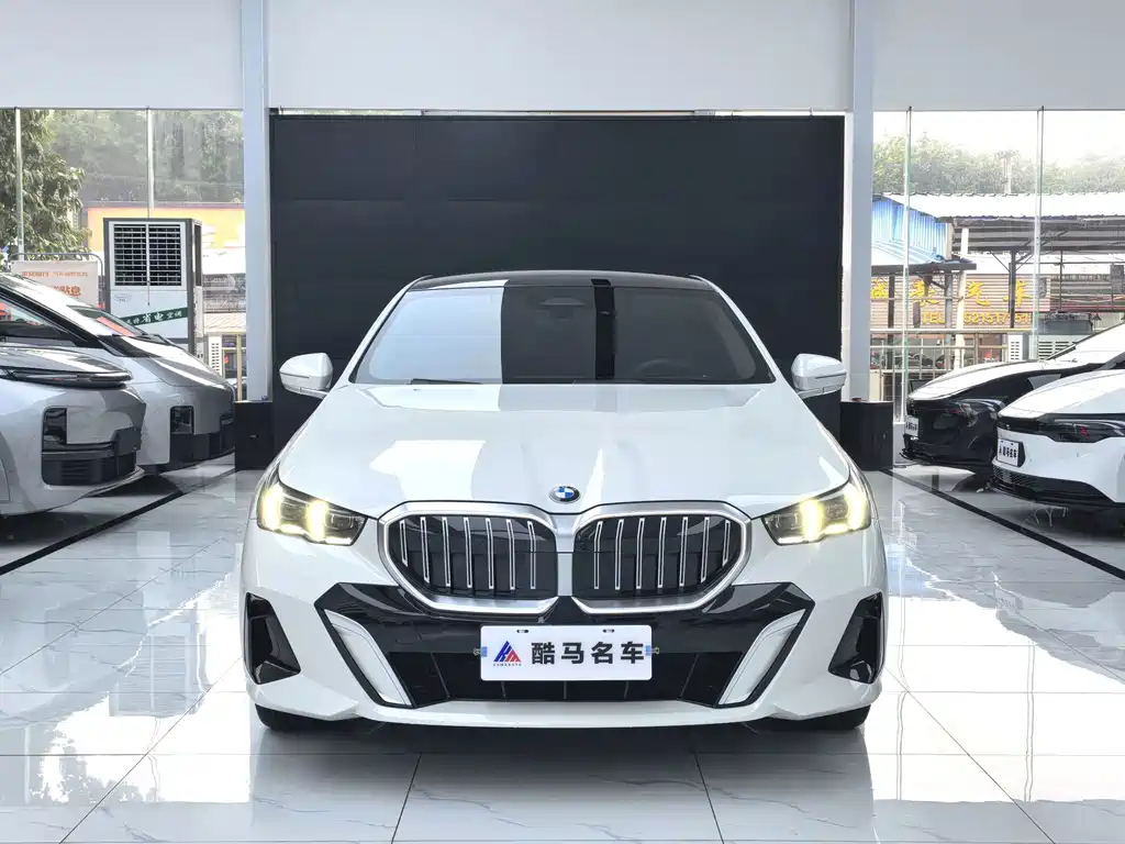 BMW 5 Series — миниатюра 2