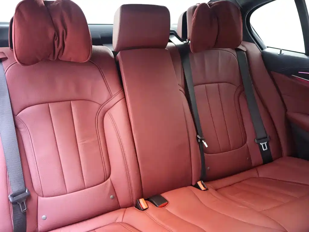 BMW 5 Series — миниатюра 23