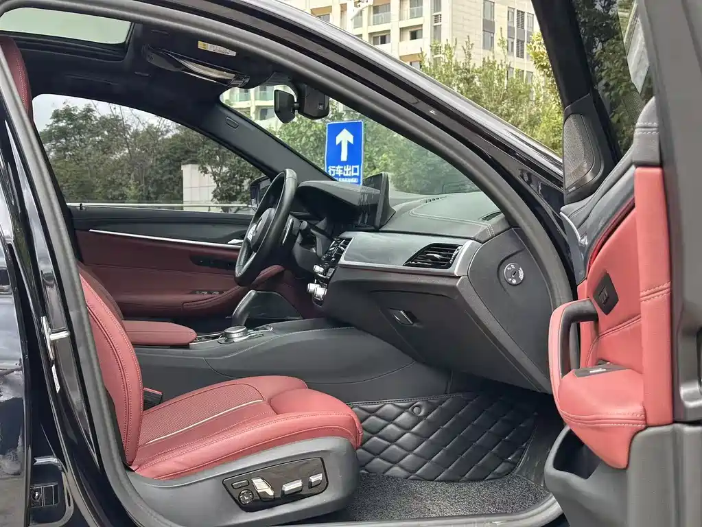 BMW 5 Series — миниатюра 10